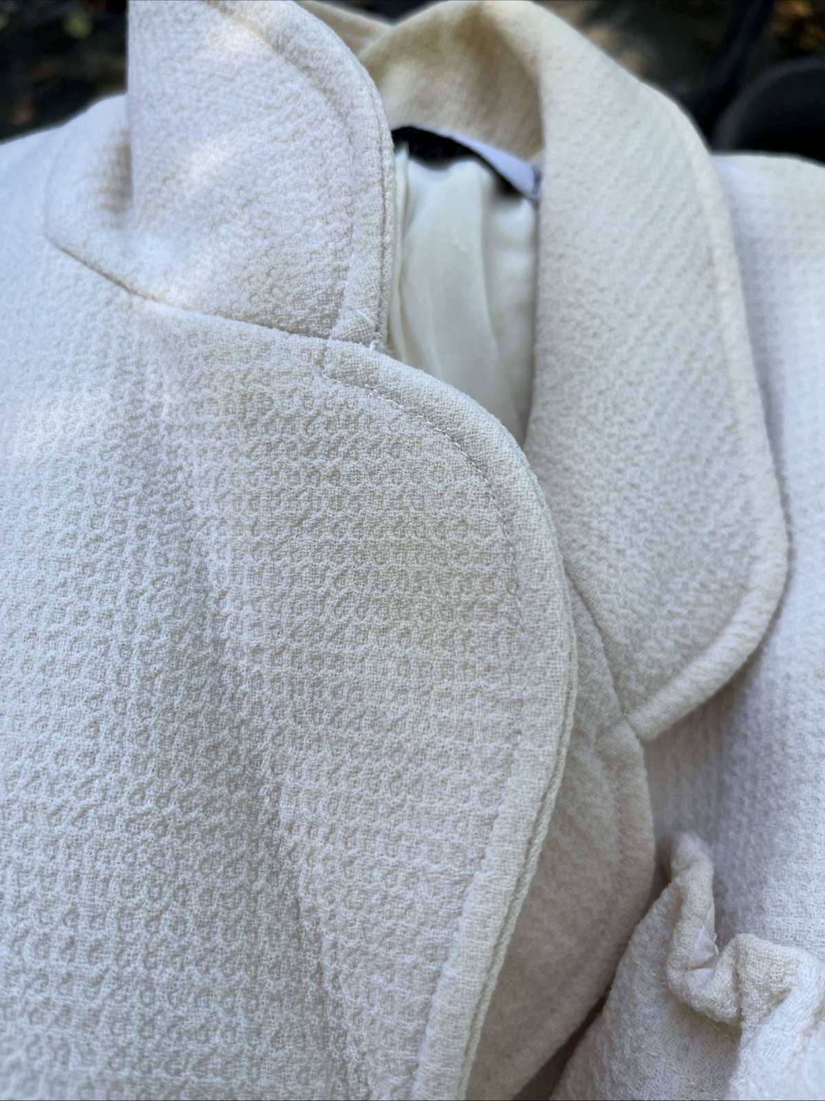Chanel Vintage Spring 1989 White Wool Crepe Jacket 36 Chain Gold CC Buttons 36