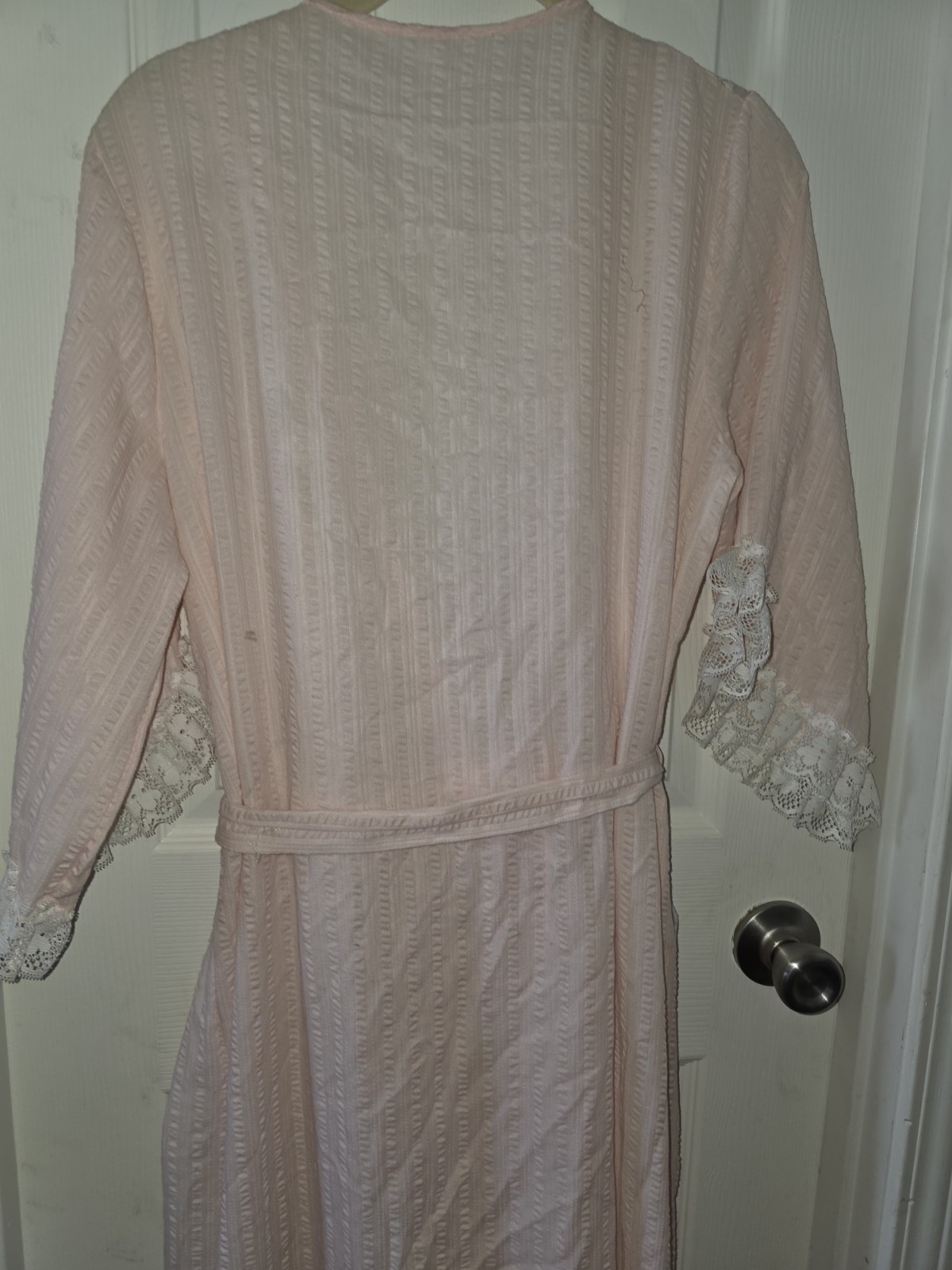 Vintage Women’s Light Pink Robe With Lace