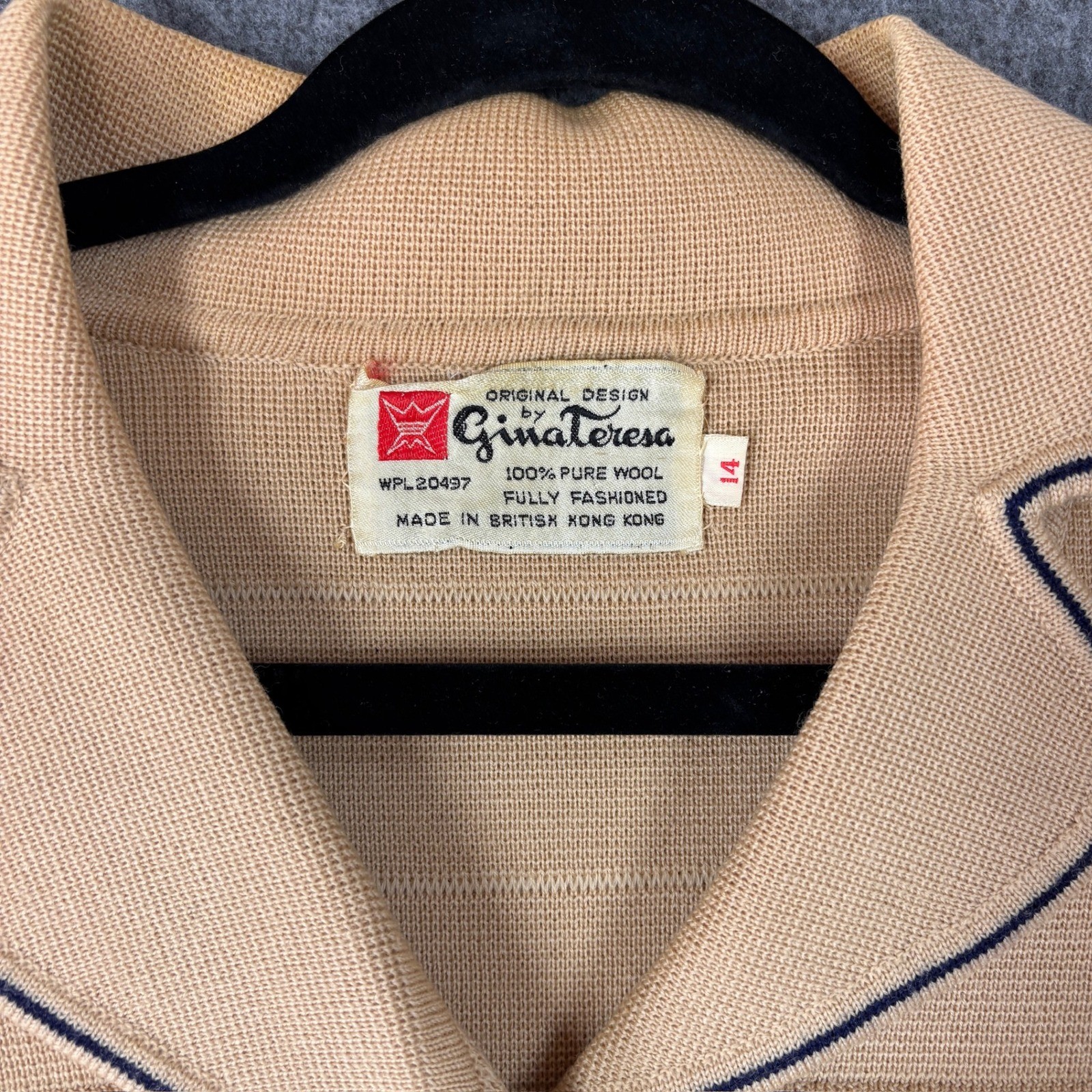 Gina Teresa Vintage 100% Wool Knit Cardigan Jacket Tan Navy Trim Gold Buttons 14