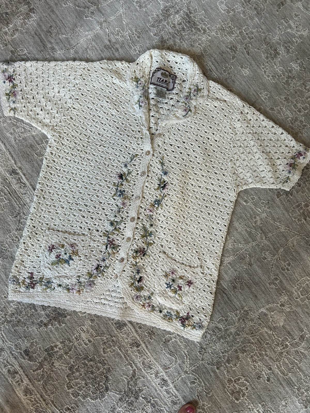 VTG Tiara Med Crochet & Embroidered Top Cottagecore Sweater Granny Boho Festival