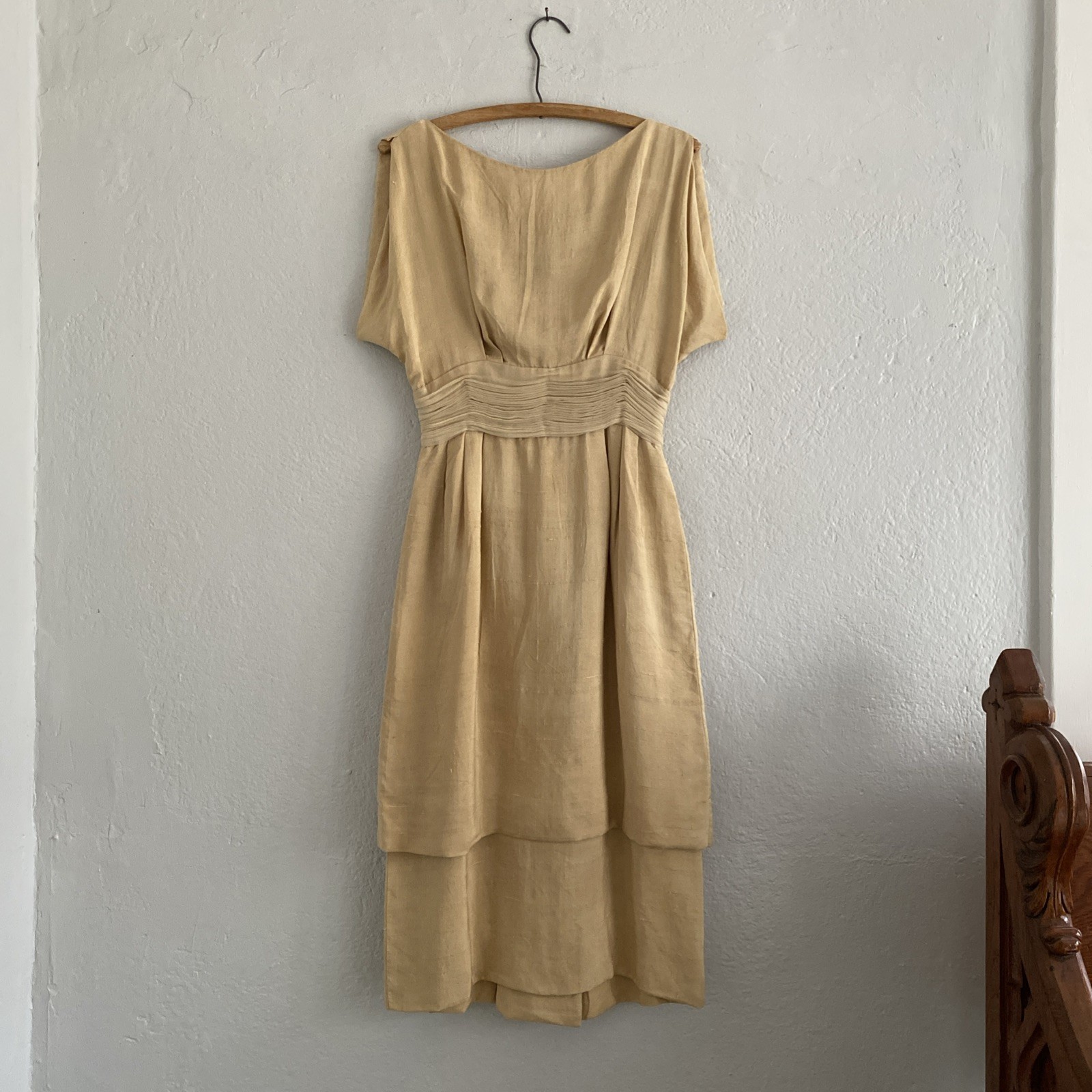 Vintage 40s Champagne Raw Silk Party Dress Boat Neck Grecian Draped Sheath Sz XS
