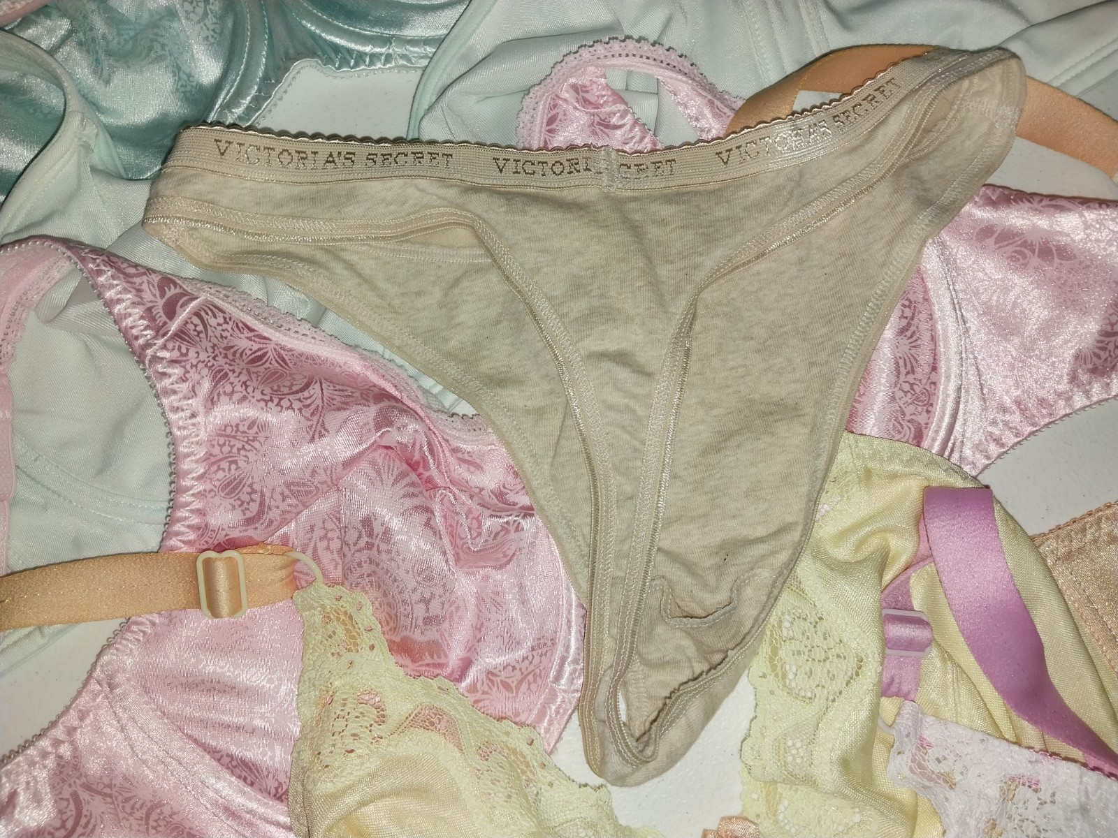 VTG SILKY SHEER LACY UW VS BOUDOIR DEMI BRA NOS 38DDD PINK DELICATE COQUETTE