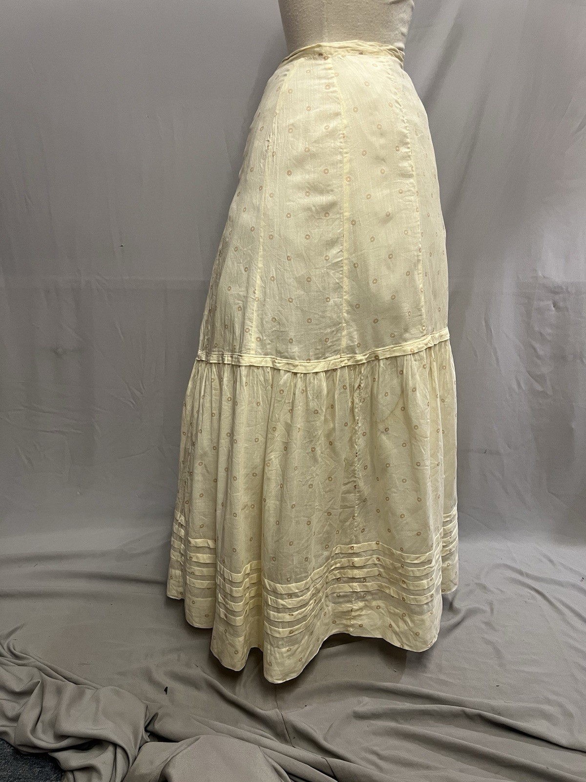 1900 Antique Yellow Cotton Circular Print Day Skirt