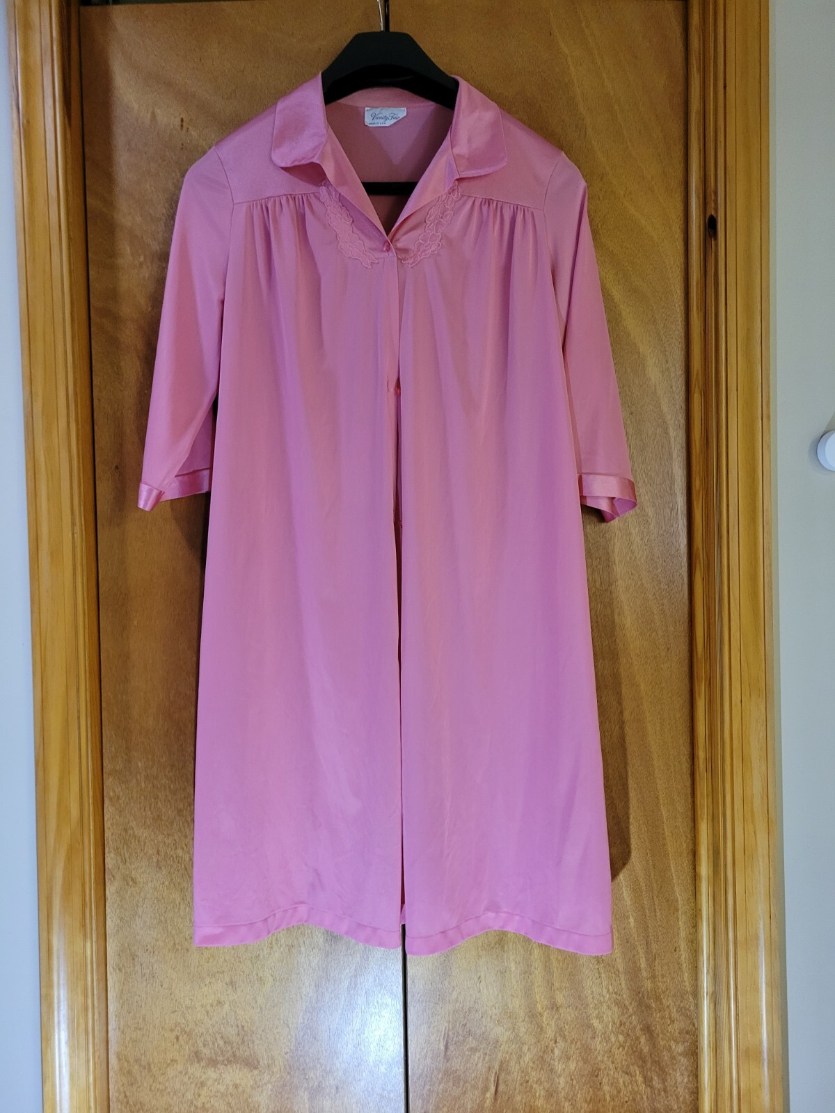 Vintage Vanity Fair Pink Lace Embossed Print Robe M Tricot Nylon 3/4 Sleeve EUC!