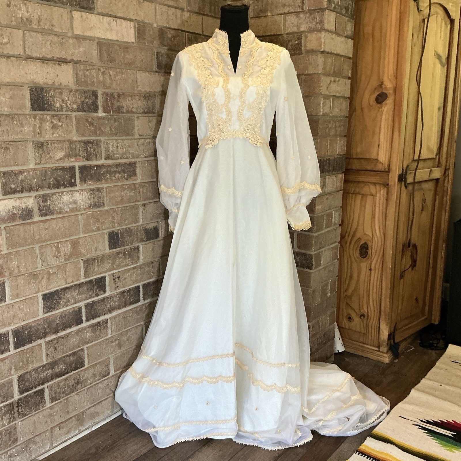 70s VINTAGE Wedding Dress Ivory Bishop Sleeve Lace Applique Train Size S/M #55F