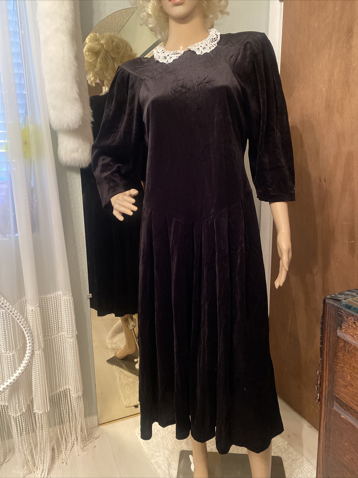 Vintage Long Black Velvet Dress Lace Collar By Paquette Too! Size 12