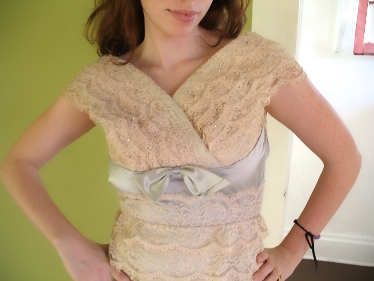 VTG 50s Tiered Lace Bombshell Pin Up Cocktail Dress Rhinestones Sydney North S