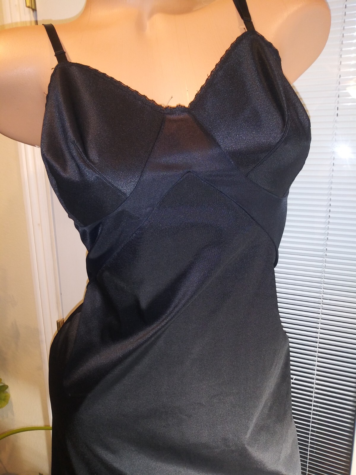 Vtg Silky Soft TRICOT Dupont Nylon Swishy Taffeta Full Dress FULL Slip Noisy