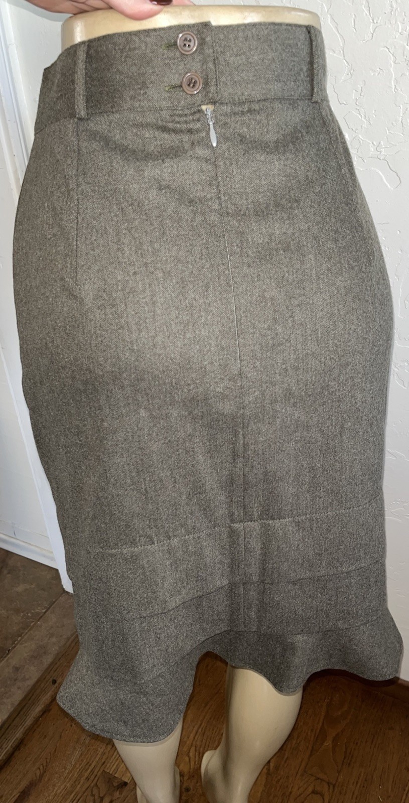 Vtg ESCADA Tiered RUFFLED Army Drab Wool Cashmere Knee Skirt Germany EU 40 US 10