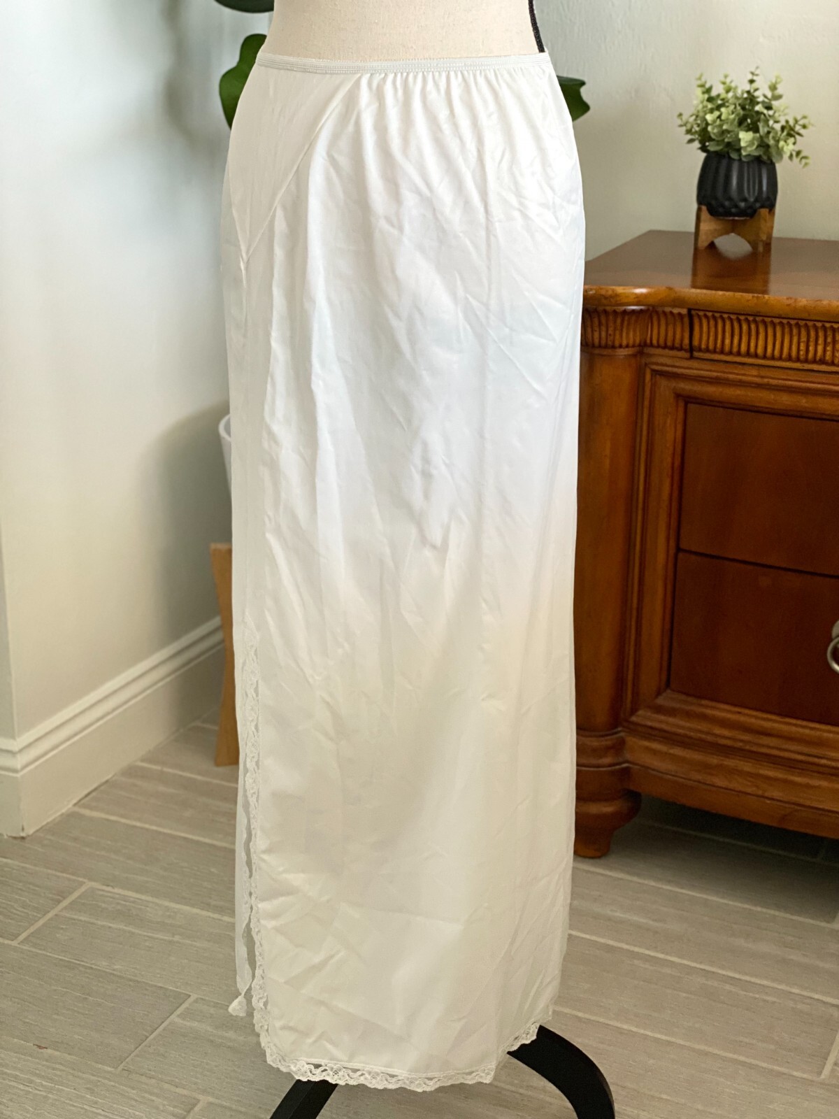 Vintage Wilmot Slip in Creamy White size Small, Vintage Long Slip, 60s Fashion