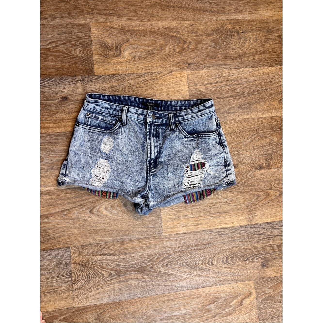 Forever 21 Acid Wash Blue Distressed Denim Shorts Size 30 Boho Tribal Pocket