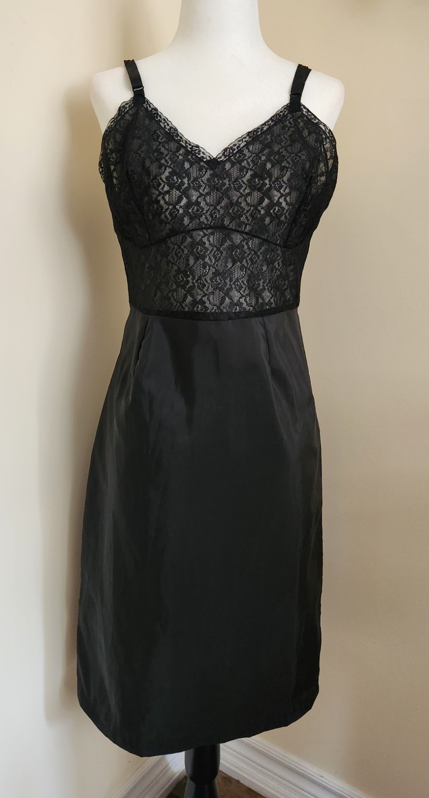 True vintage 1950s ST.MICHAEL black lace & nylon slip 38 B/28 W great condition