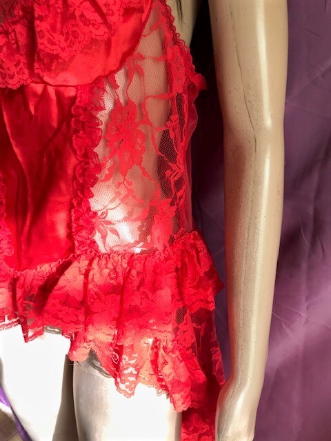 VTG TRES CHIC 60′ LINGERIE RED LACE TRIM SZ L