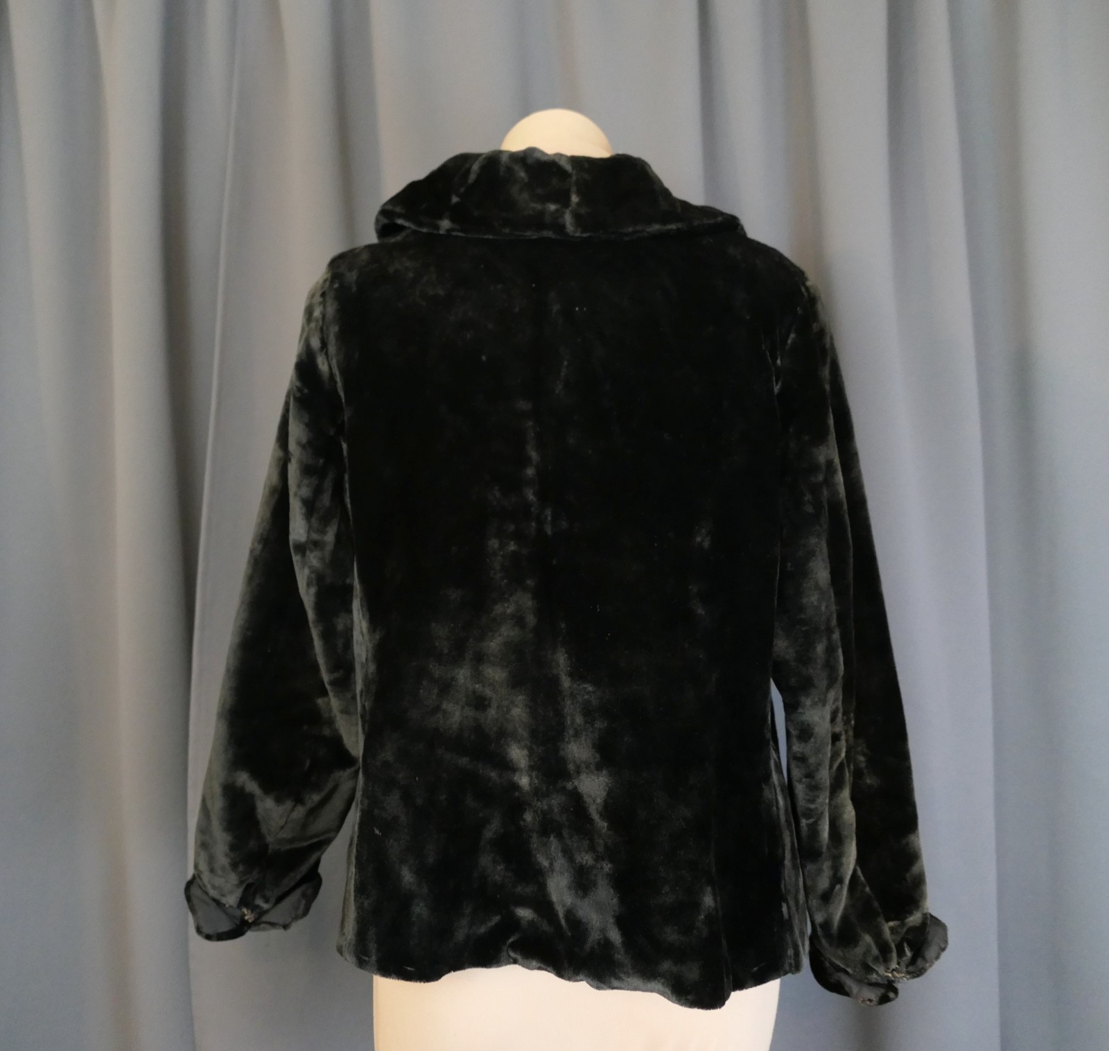 Antique Black Thick Velvet Coat 1800s 1900s, fits 38 inch bust Victorian Jacket