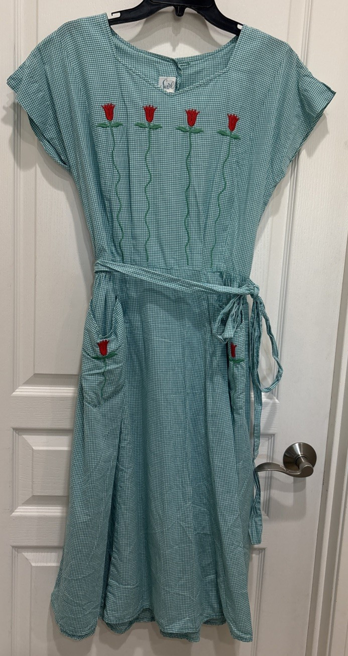 Vintage 1950s SWIRL Wrap Day Dress 50s Floral Embroidered green Gingham Cotton