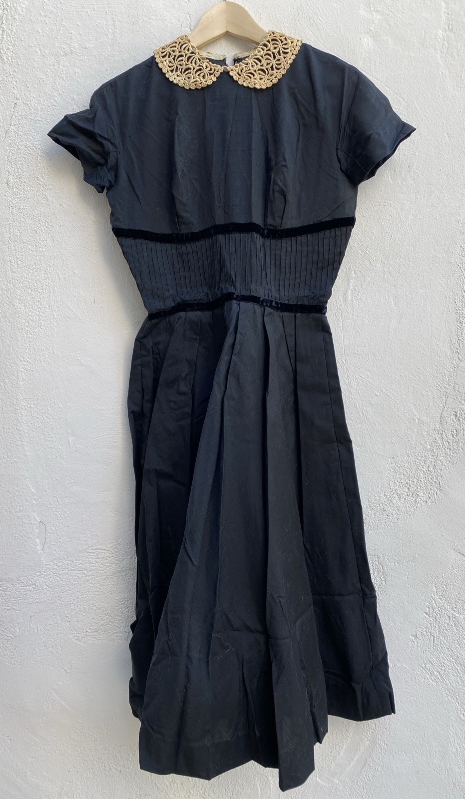 True Vintage 50s S Maggi Stover Peter Pan Lace Collar Dress Pleated Black