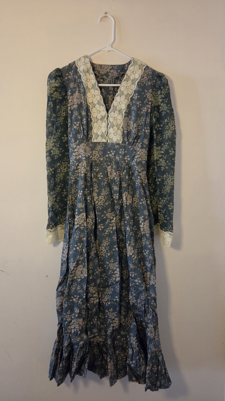 Vintage Blue Light Gray Floral V-Neck Long Sleeve White Lace Maxi Dress Size S