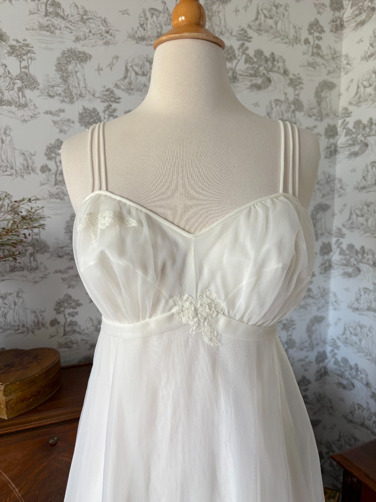 Vintage 60s Laros Short White Nightgown with Appliques: Bridal Wedding Lingerie