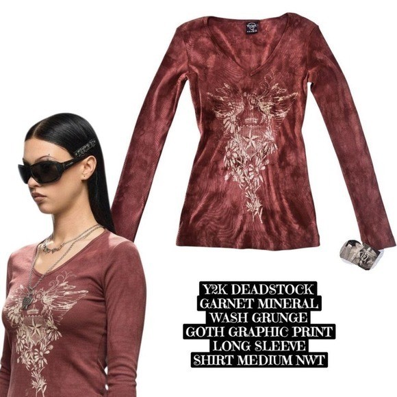 🍷DEADSTOCK Y2K Garnet Mineral Wash Tattoo Graphic Print V-Neck Top – Medium