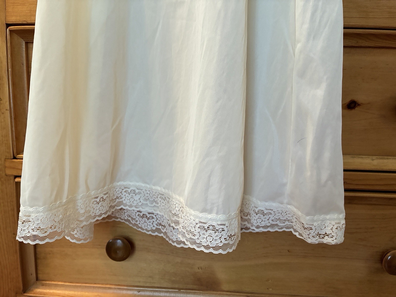 Vanity Fair Ivory Full Slip 38 /44 24” Style 10-103 Nylon Lace Trim