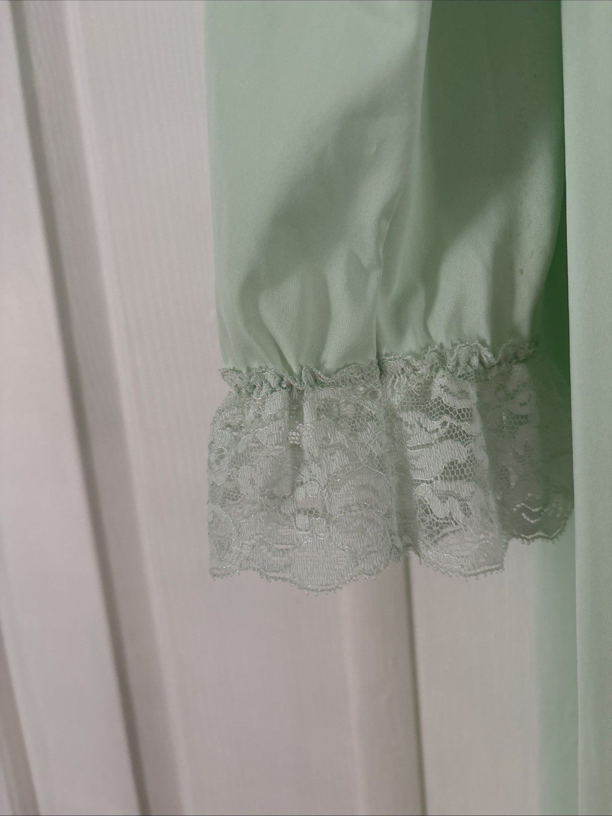 ShadowLine Vintage Nylon House coat Size medium Light mint Green