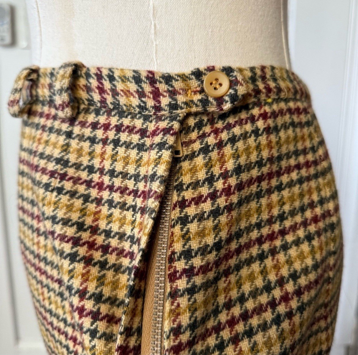 1960s Wool Houndstooth Plaid Vintage Shin Length Skirt Academia Preppy Size 6