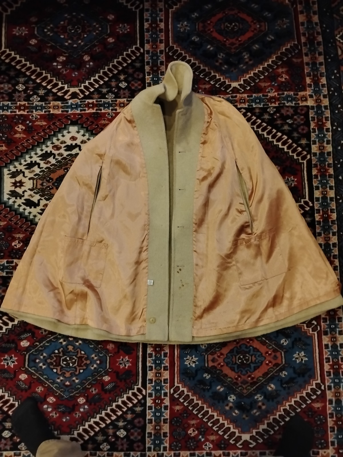 VTG 70s Pendleton 100% Virgin Wool Camel Cape Coat Arm Slits Satin Lined Sz 14
