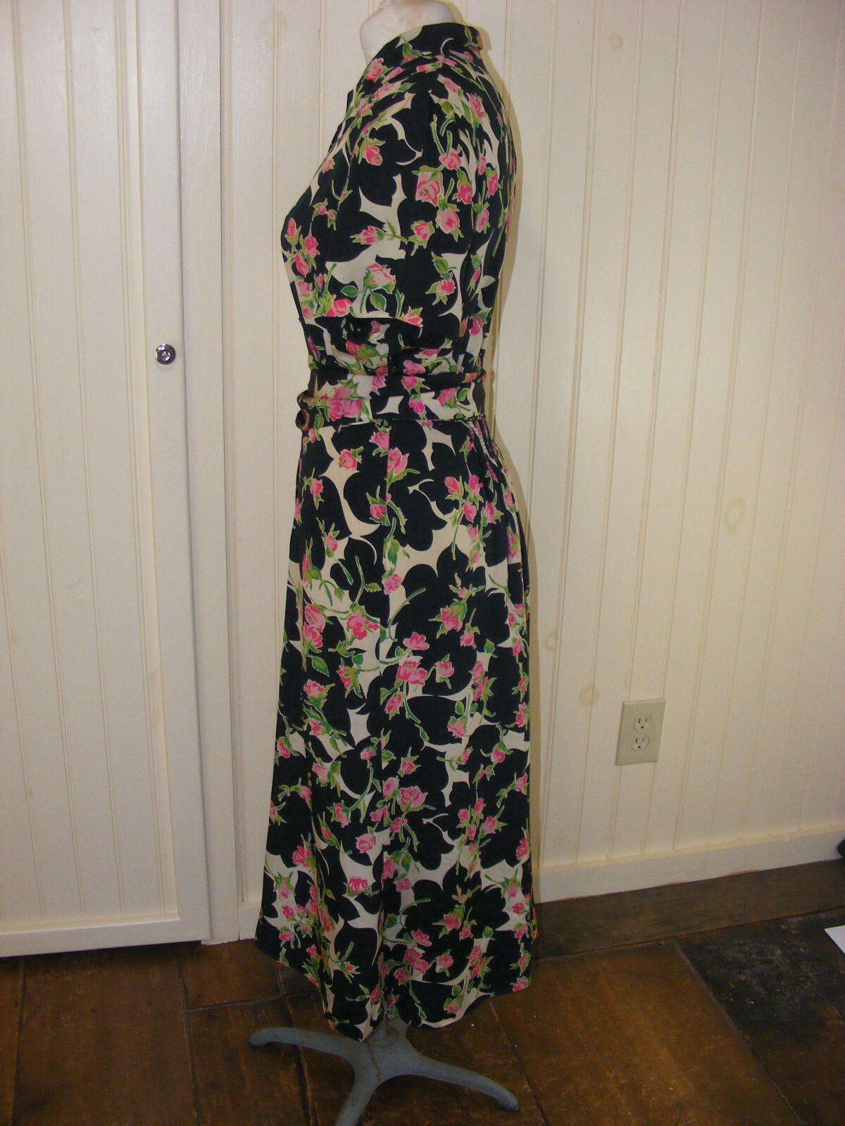40s RAYON DRESS FLORAL PRINT BELTED BUTTON UP FULL SKIRT LIGHTWEIGHT 38″ X 30″ M