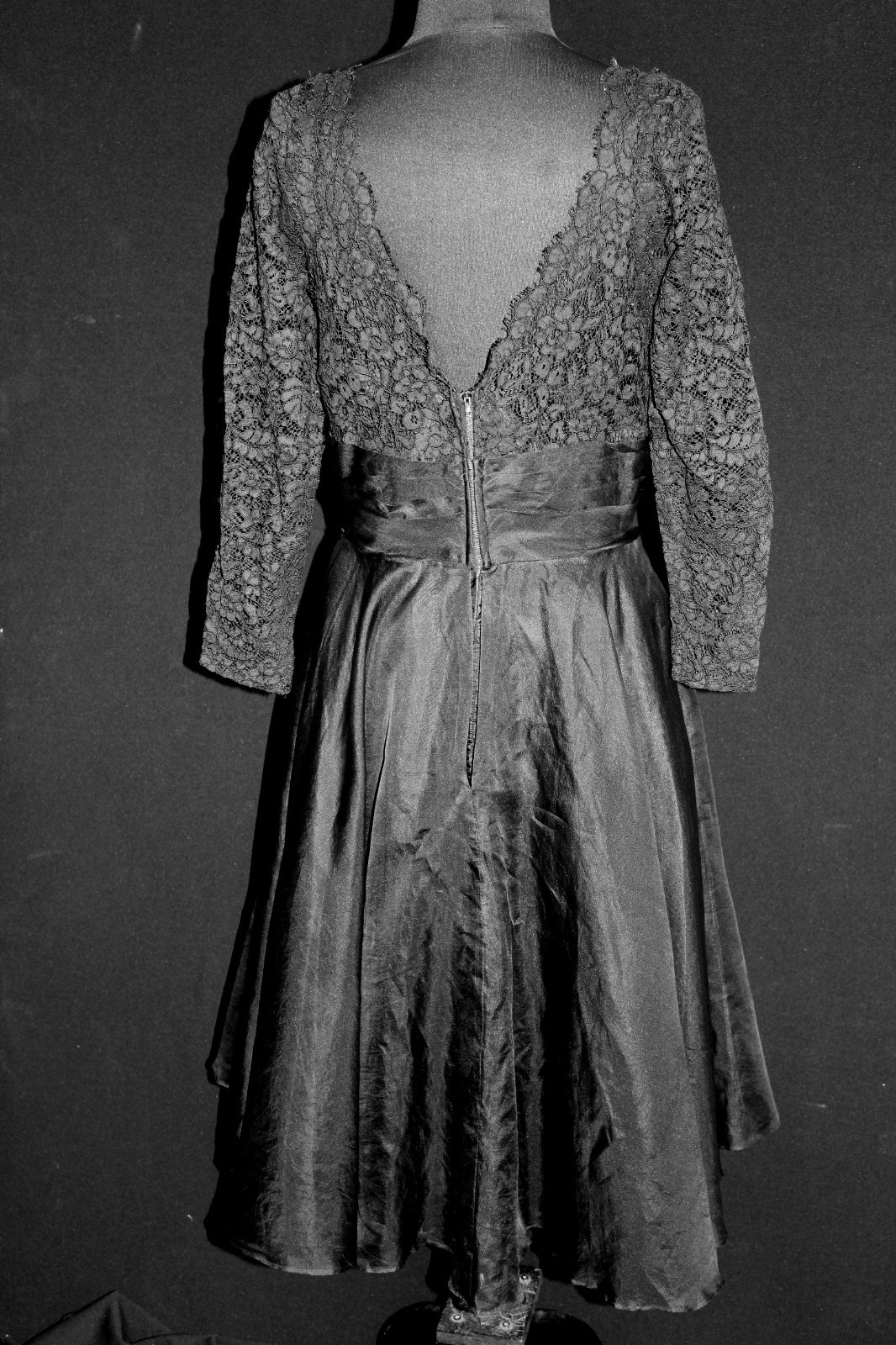 VINTAGE LATE 1950’S-EARLY 1960’S BLACK SILK CRENOLINE DESIGNER DRESS SIZE 6