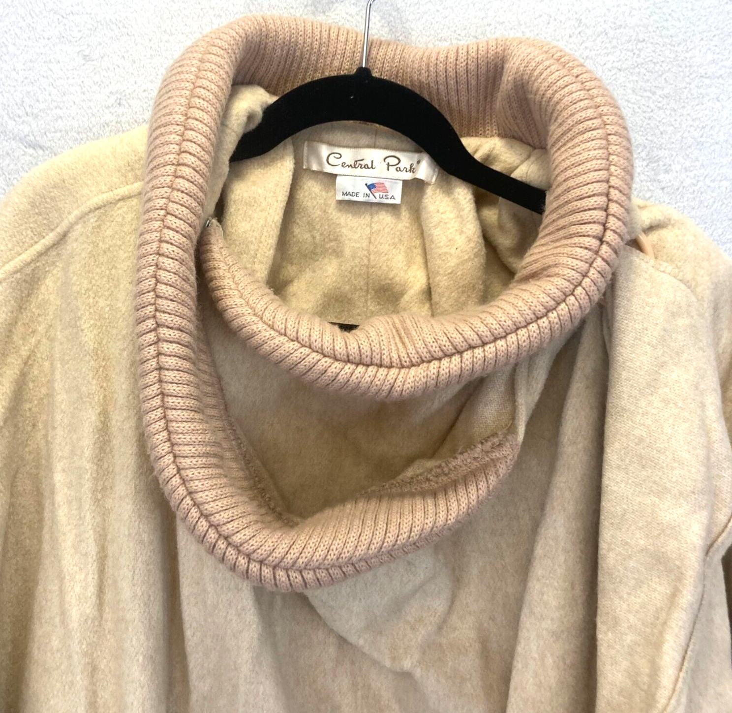 Vintage Central Park Oversized Wool Cape One Size Lagenlook Cowl Wrap Beige RARE
