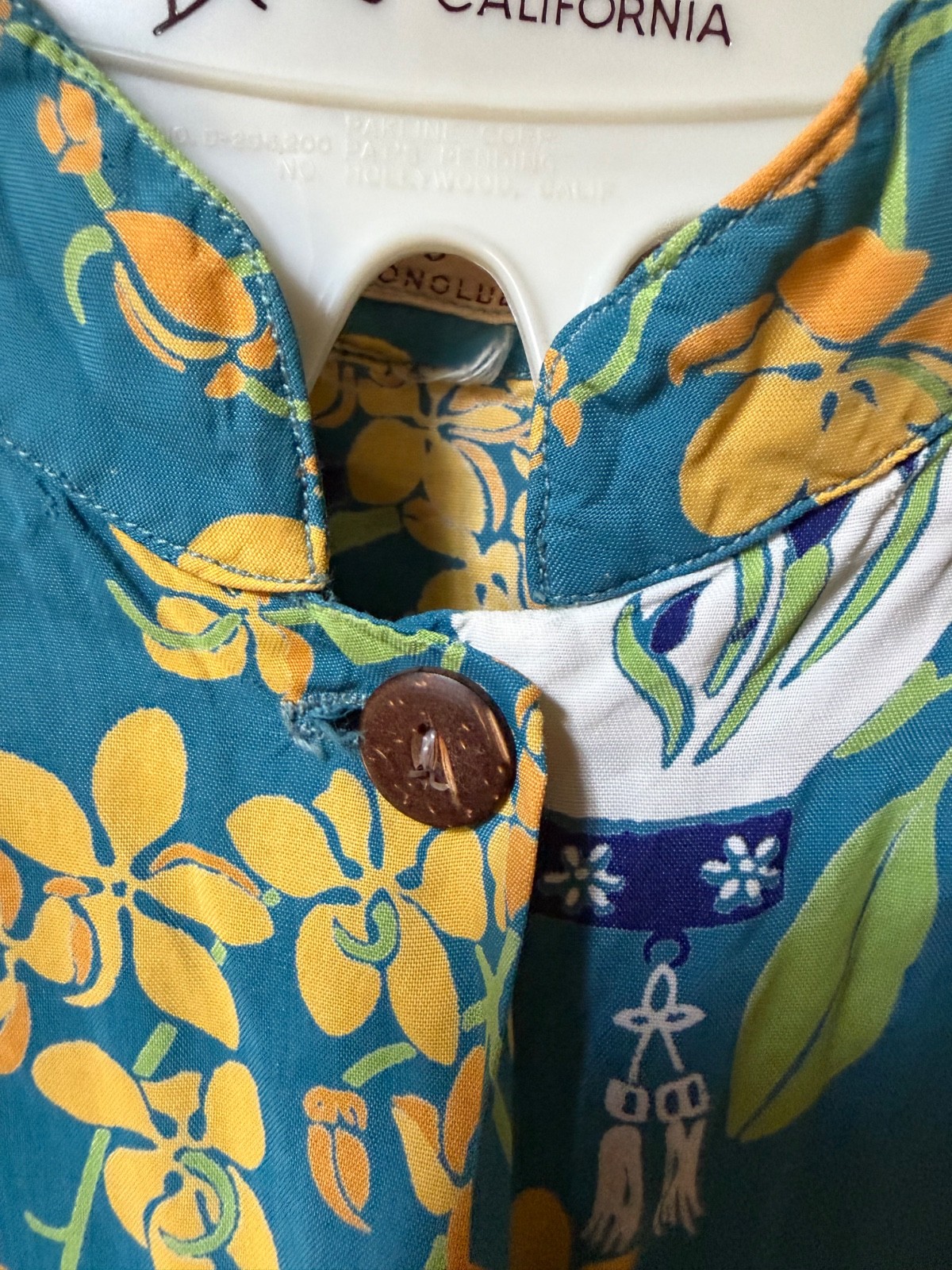 Vintage 1960s Surf ’n Sand Hawaiian Aloha Blouse Lantern Print Honolulu M/L
