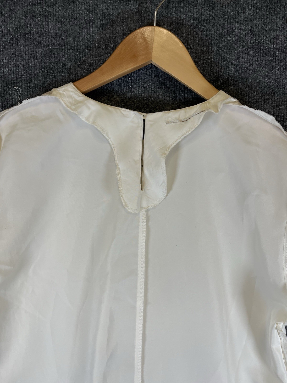VTG 80s Ivory Cream Short Sleeve Blouse Embroidered Keyhole Back See Description