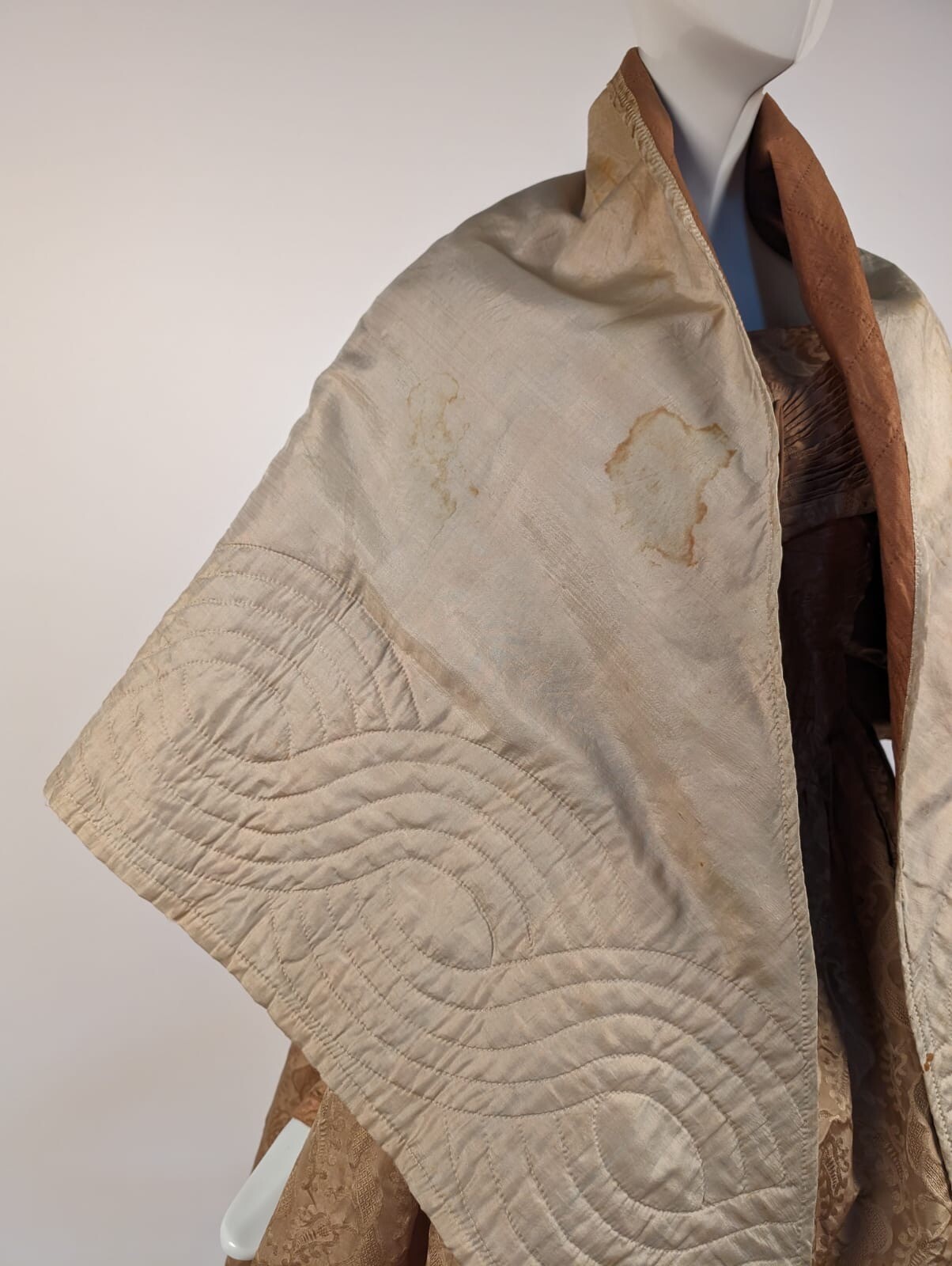LATE 18TH C HAND QUILTED SILK CAPE FOR DRESS W POLISHED COTTON INNER LINING