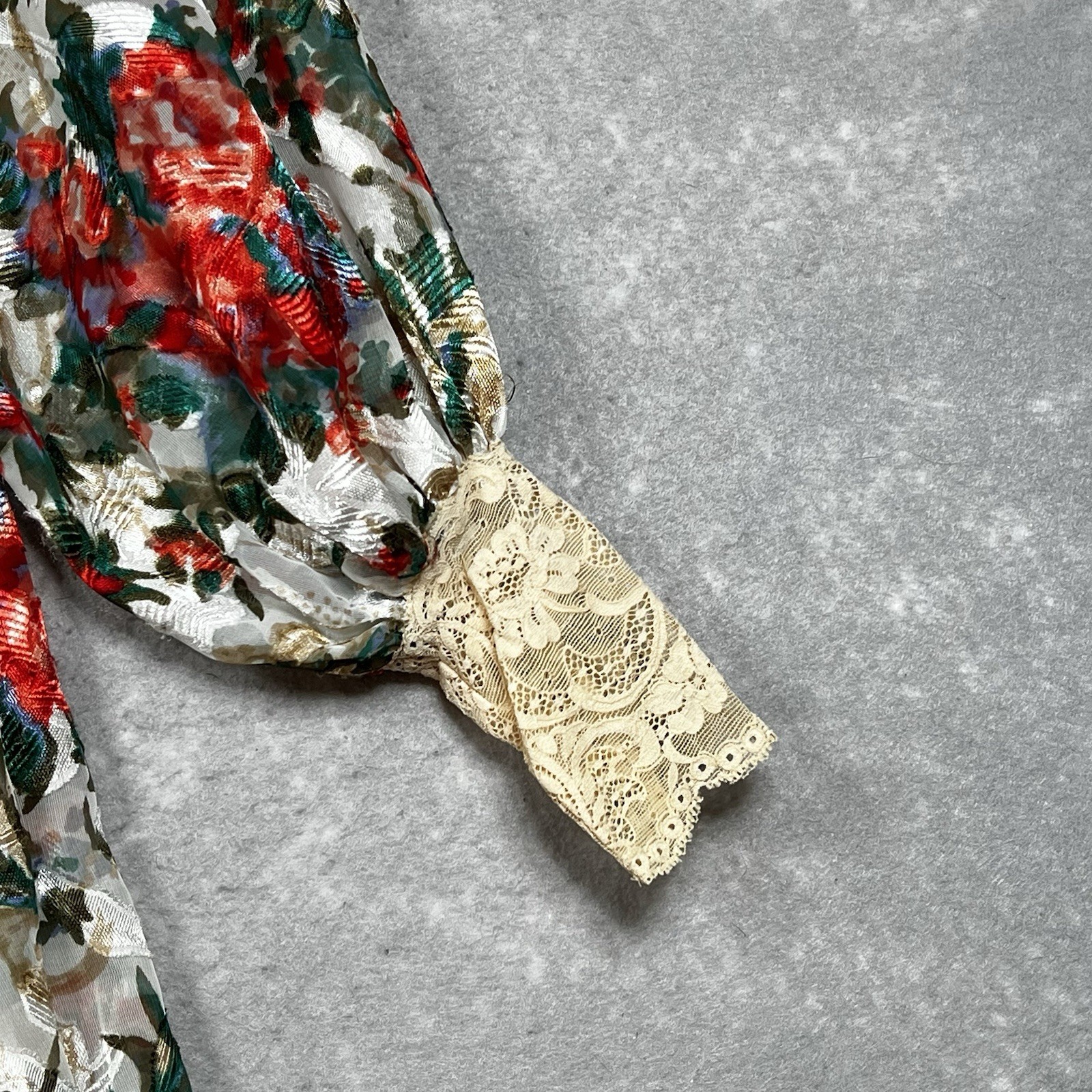 VTG Victoria’s Secret Robe Womens Sz M/L Robe House Jacket Lace Floral Lingerie
