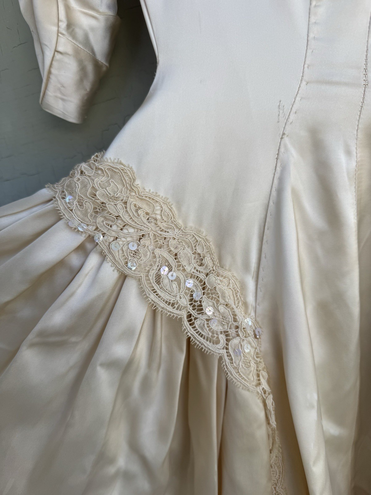 Vtg 40/50’s Satin Wedding Dress Beige Cream Lace Size 2 ? Lace Sequins 22” Waist