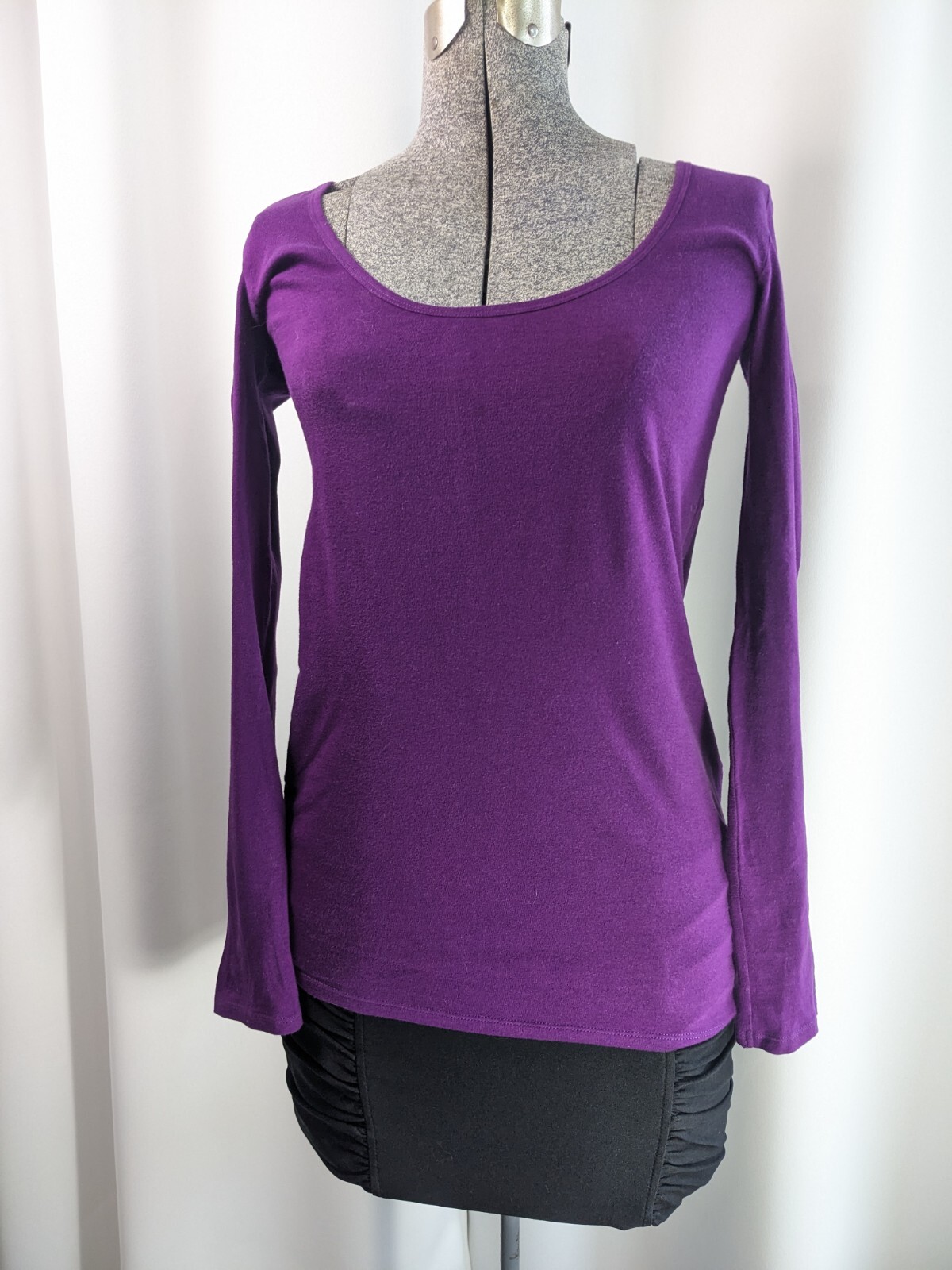 Vintage Victoria’s Secret Moda International Purple Long Sleeve Scoop Neck Sz M