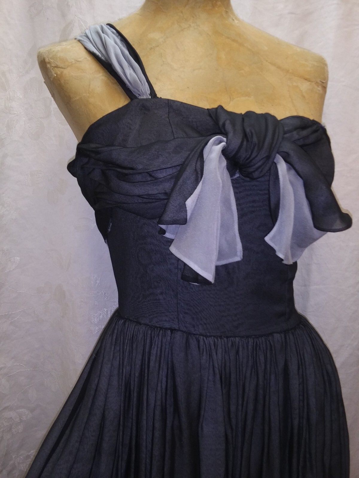 Vintage 1950’s Black & Gray Silk Glamorous Evening Cocktail Dress Size Small