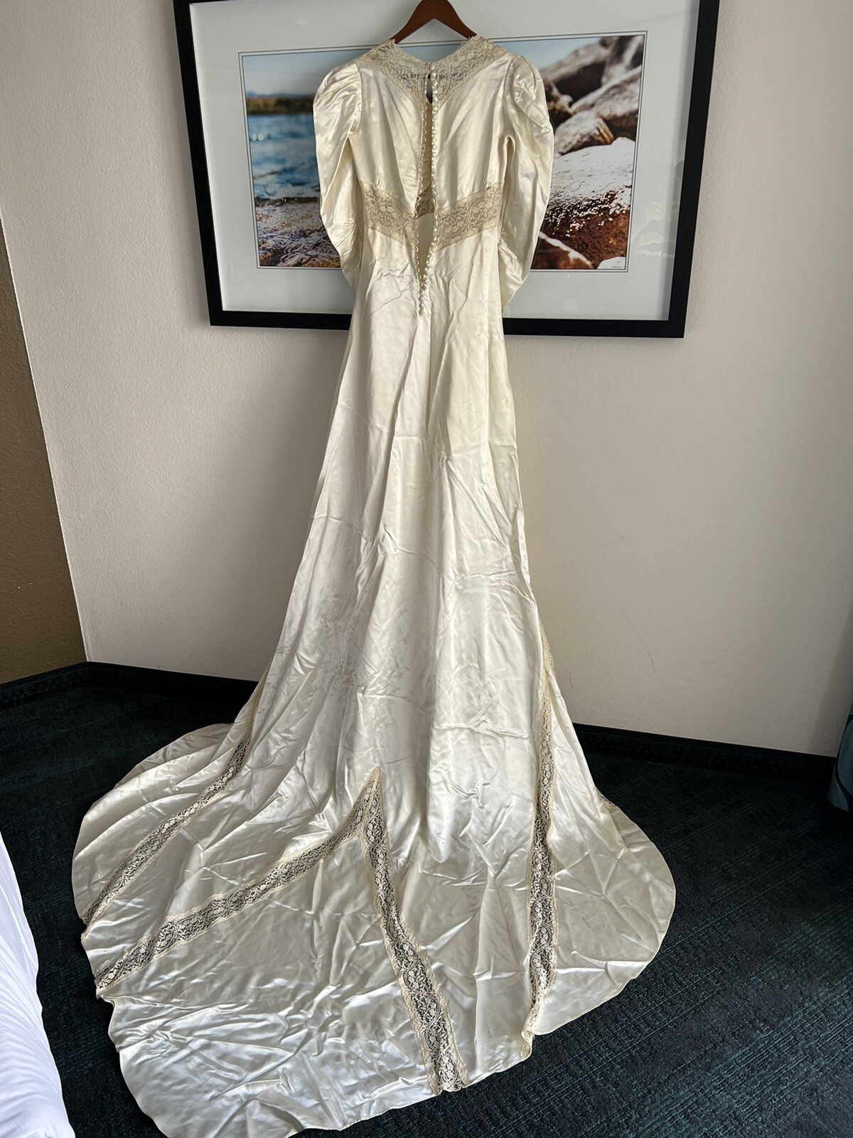 VINTAGE SILK AND LACE WEDDING DRESS ECRU SMALL/X SMALL