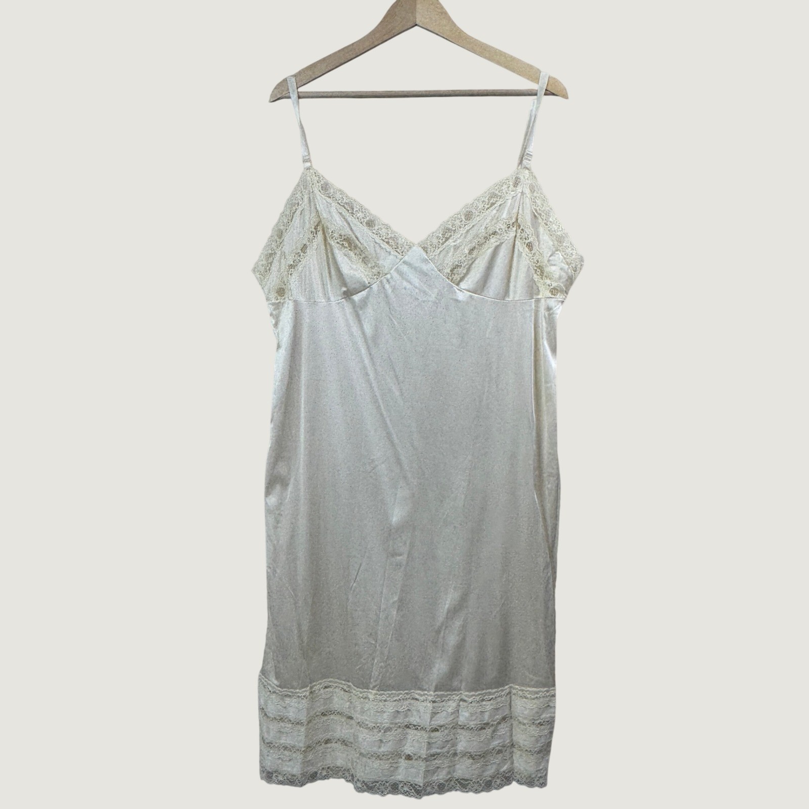 Movie Star Vintage Lace Trim Full Slip Dress 44 Cream Coquette Romantic Dainty