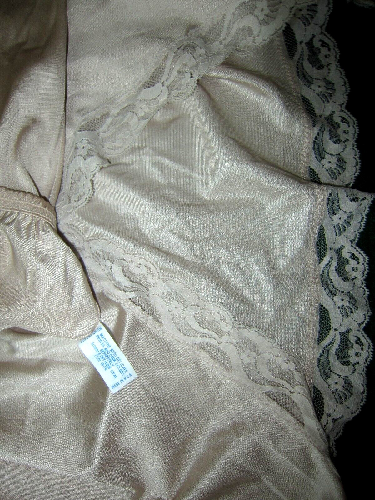 NEW Vintage 70s VANITY FAIR SATIN NYLON Wide Floral Lace Silky Slit Half Slip M