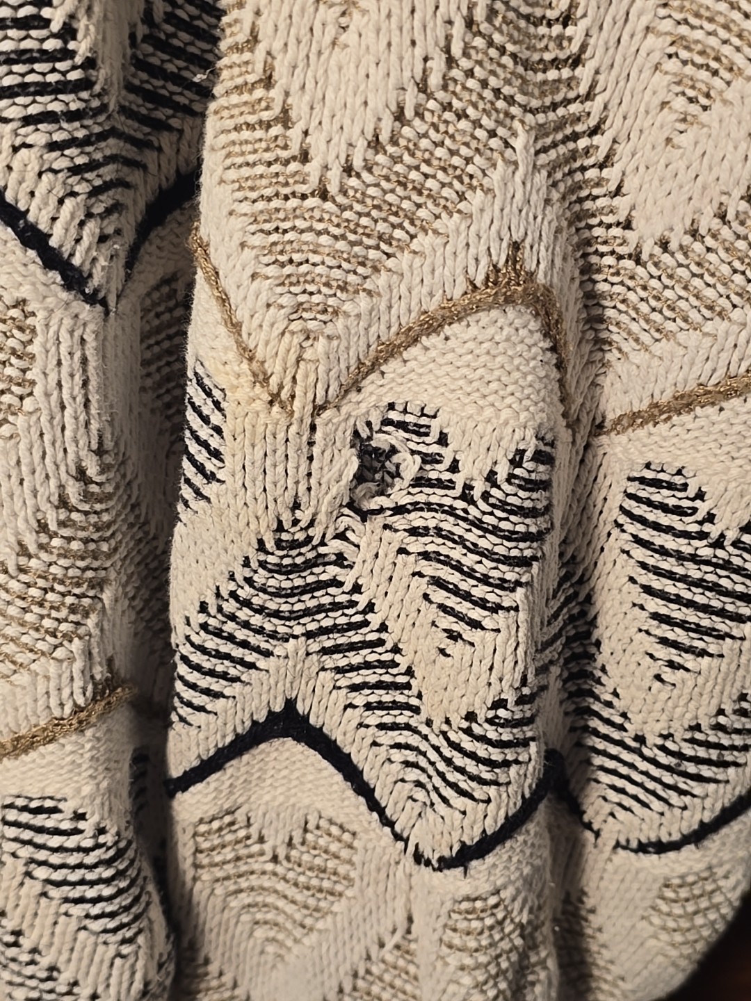 Vintage 80s Heart Knit Sweater Size XL Cream Gold & Black Distressed Pullover
