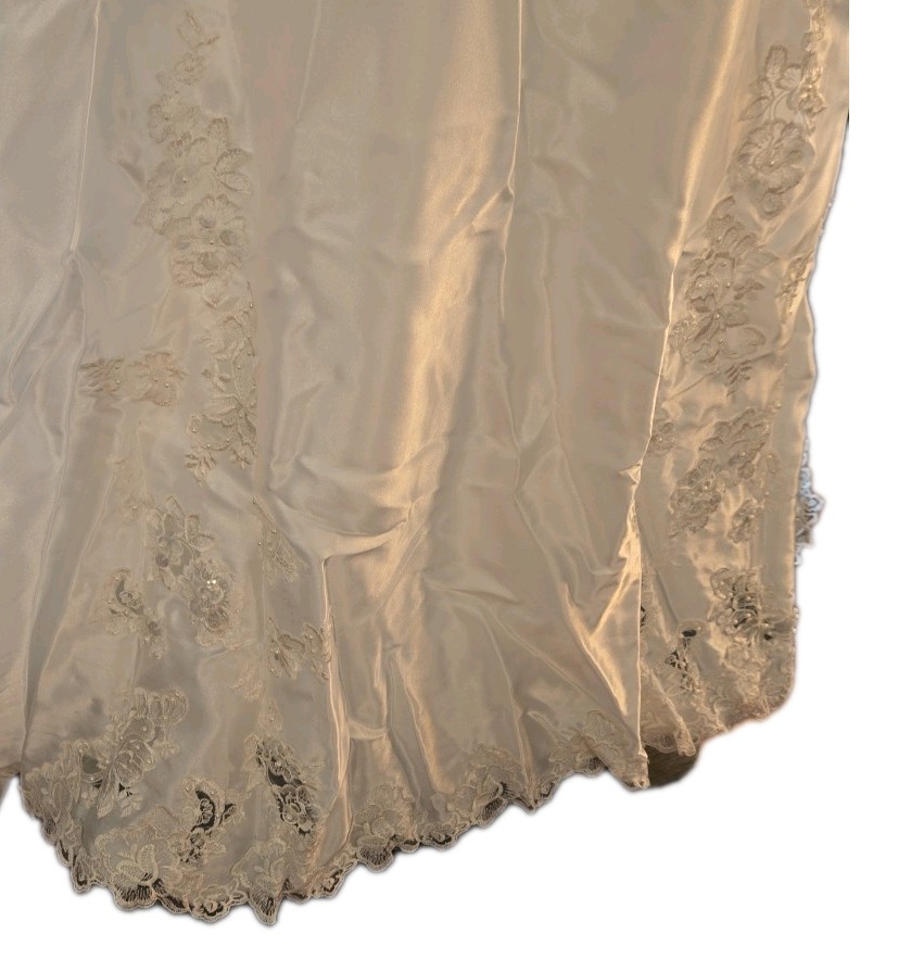 VTG 80s Victorian Demure Lace Pearls Long Sleeve Wedding Gown Size 22