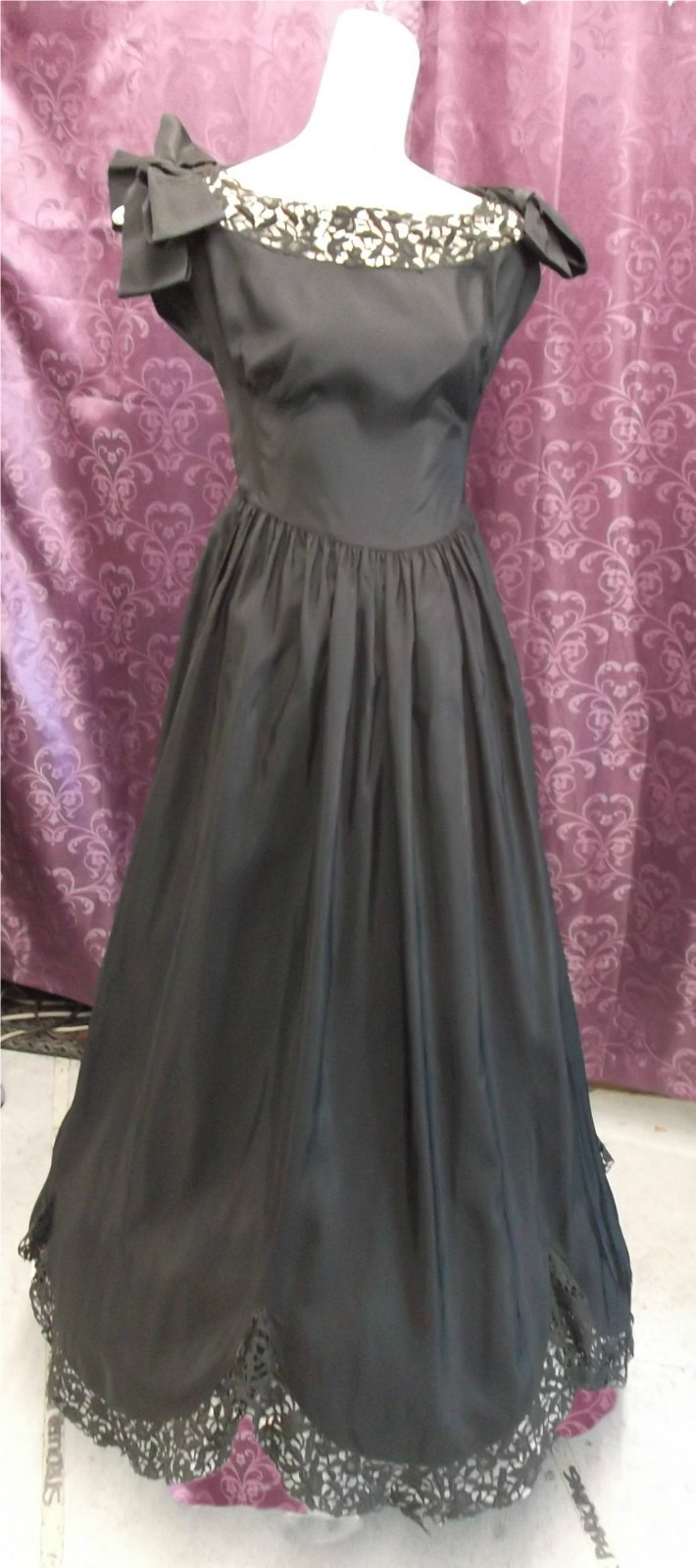 30s 40s Black Rayon Taffeta & Heavy Lace „Miss Kitty” Vict.Style Gown sz S