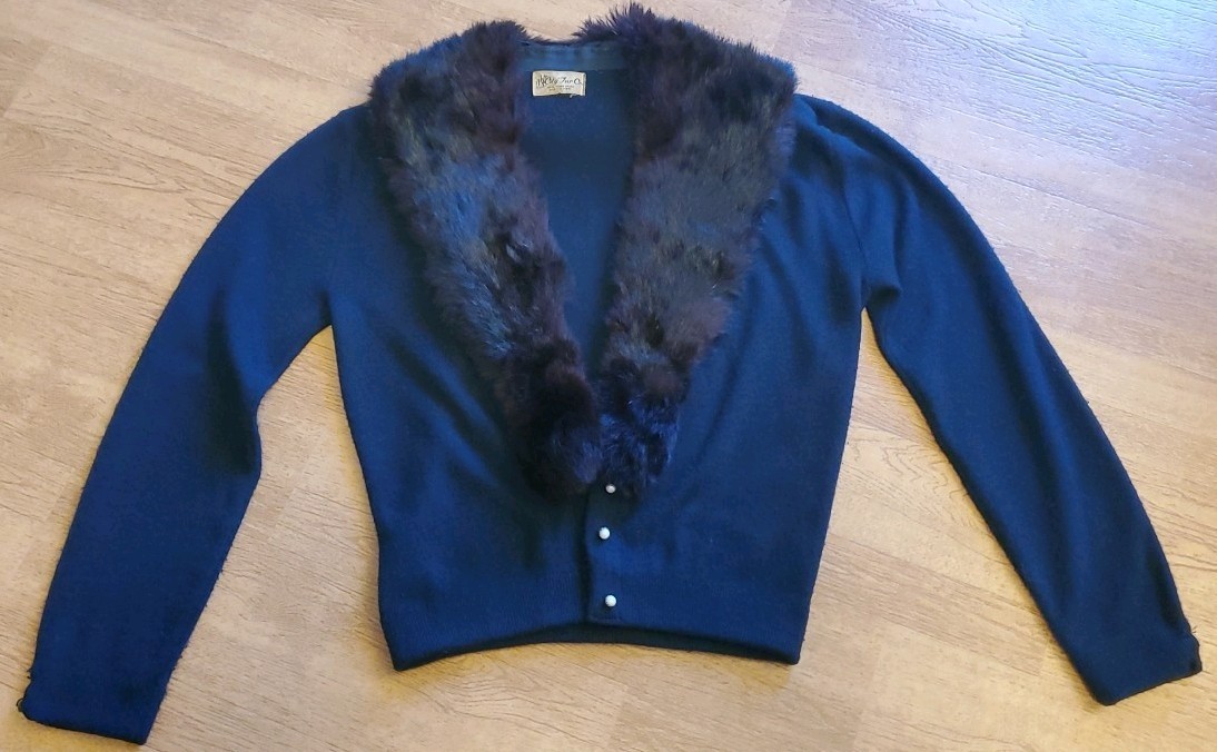 Vintage City Fur Co 100% Turbo Orlon Black Ladies Sweater 1950s Fur Petite Small