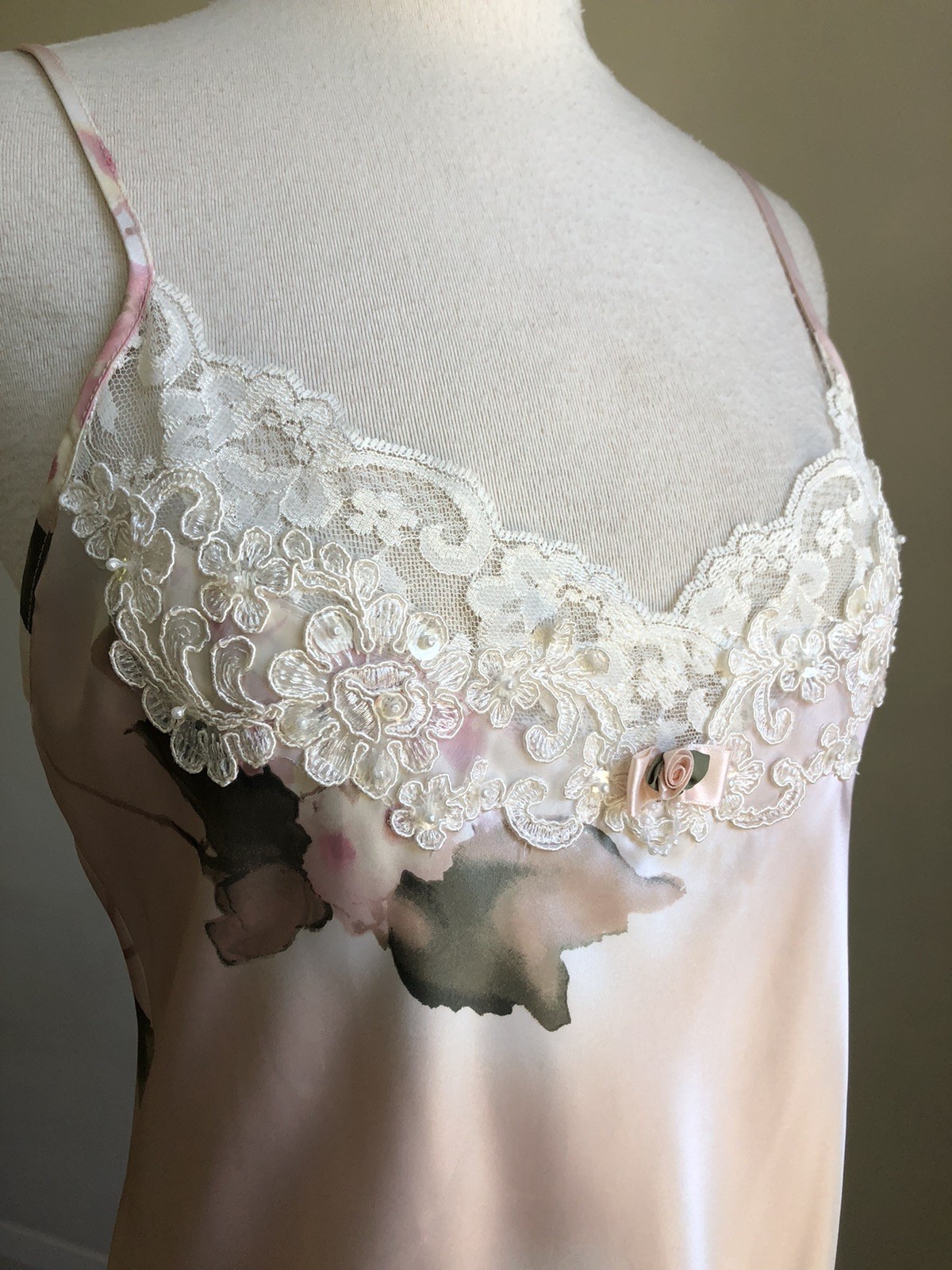 GORGEOUS VTG CALIFORNIA DYNASTY Pink Floral Silky Satin Lace & Pearls Chemise S