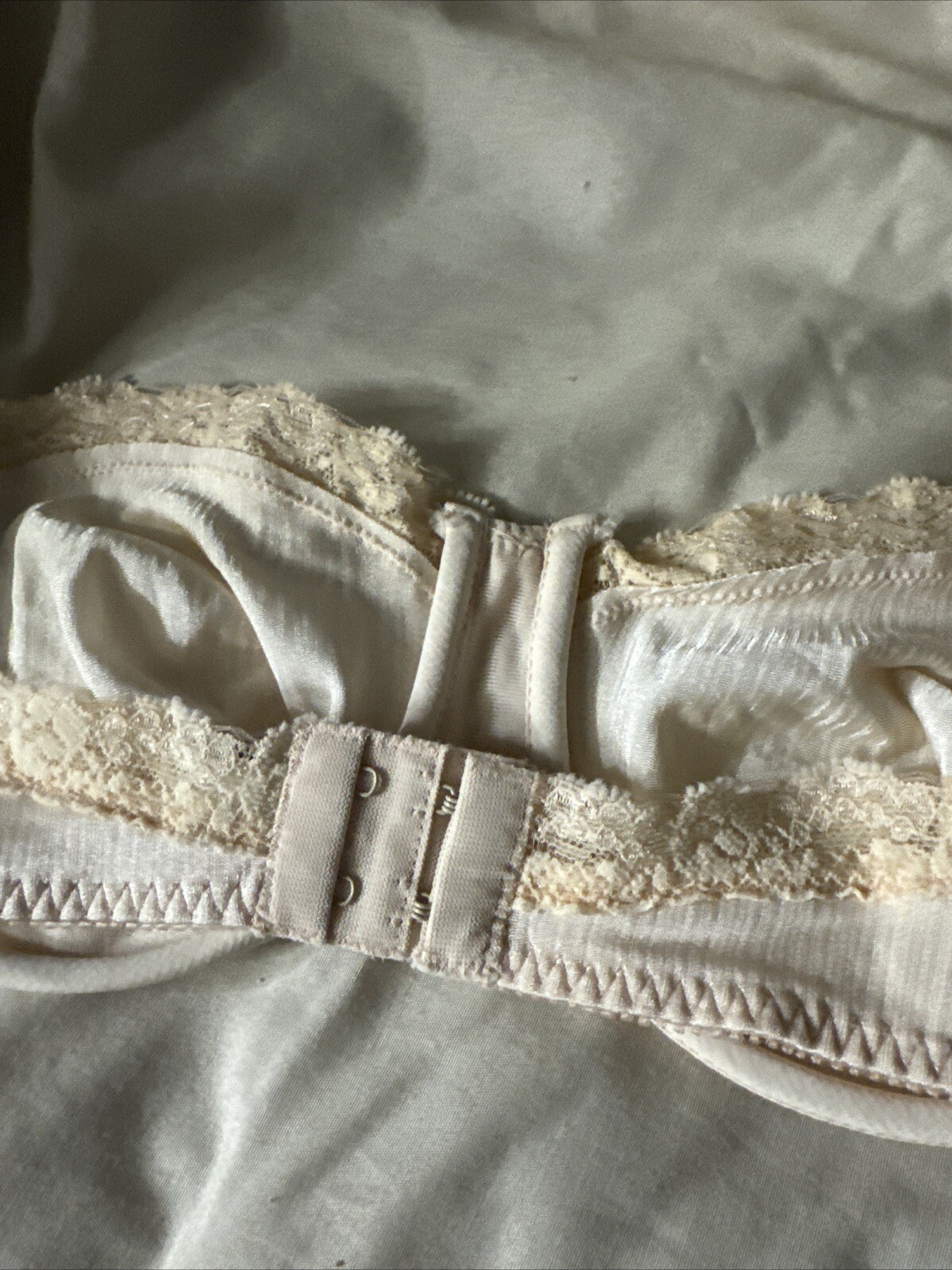Vintage Warners Ivory Strapless Underwire SHINE-ON Bra 36C Style 1120 Lace Trim