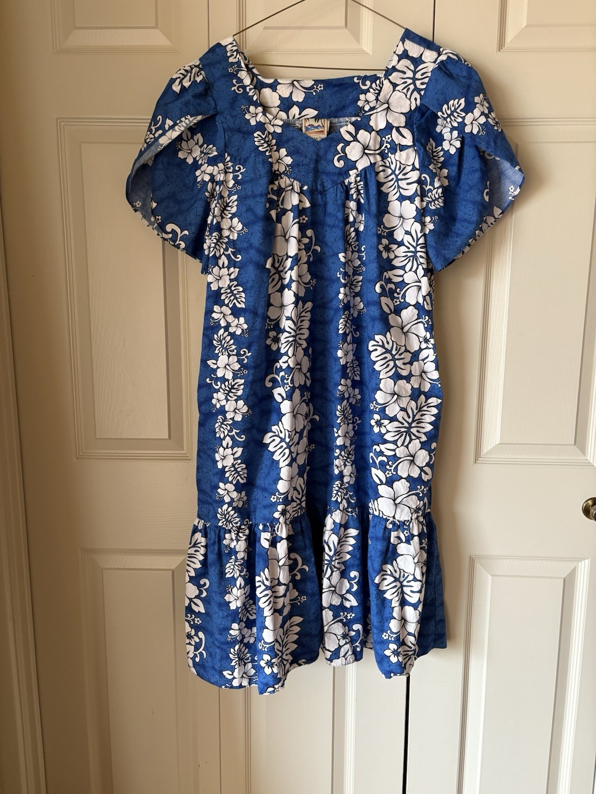 Hawaiian Togs | Muumuu dress. Blue hibiscus floral. Pockets. Large. Vintage