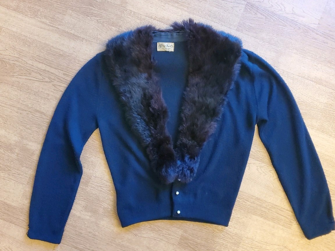 Vintage City Fur Co 100% Turbo Orlon Black Ladies Sweater 1950s Fur Petite Small