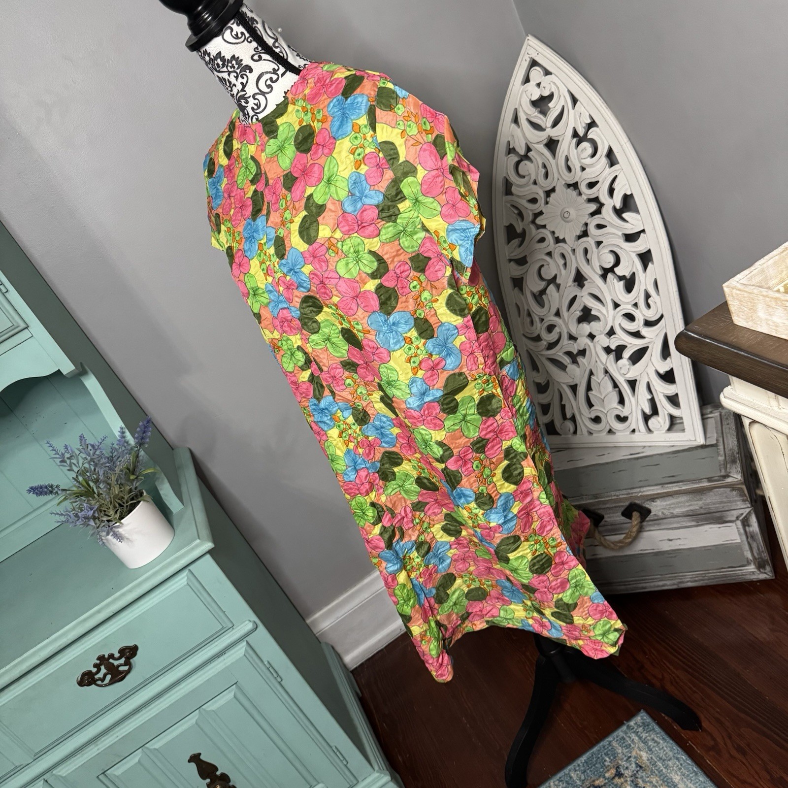 VINTAGE Boho Neon Floral Short Sleeve Dress Size Medium Hippie Retro 60s 70s