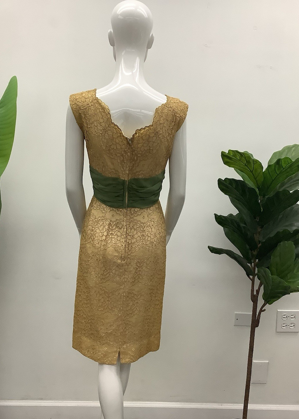 Vintage Dress – Size S/M – No Original Tag – Pre-Owned